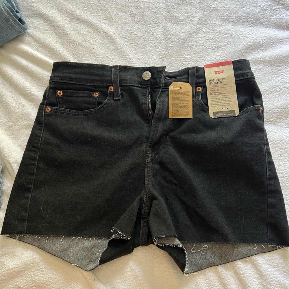 Levi’s NWT High Rise Shorts
